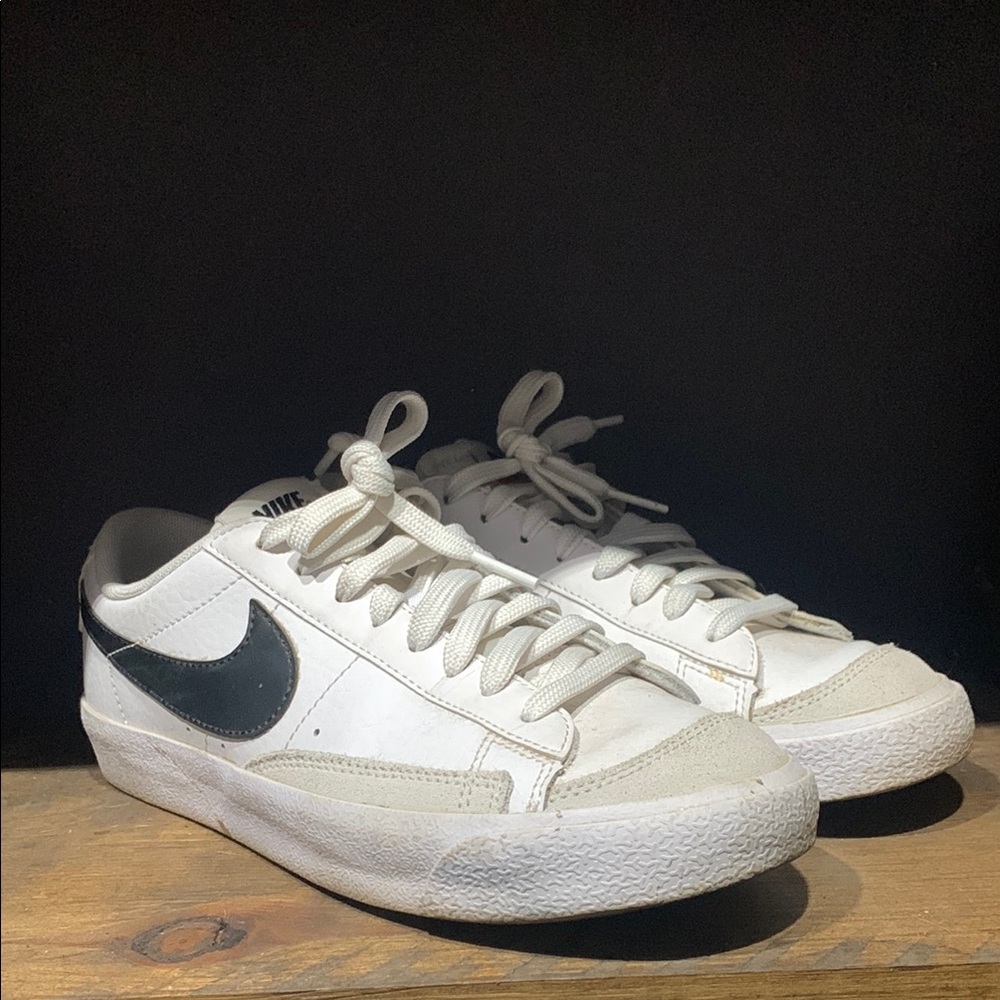 Nike youth’s White and Black Sneaker
